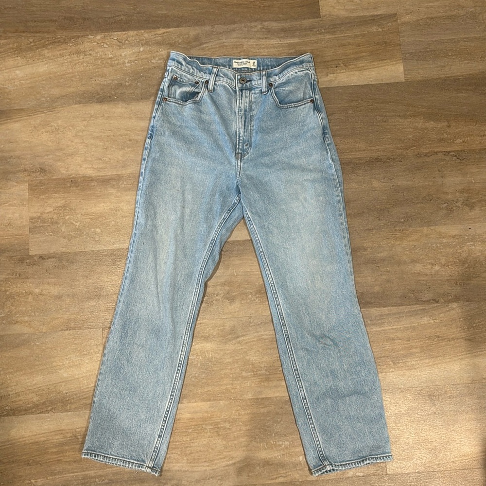 Abercrombie The Ankle Straight Ultra High Rise size 28